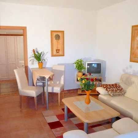 Uns Wiek-hus מידלהאגן