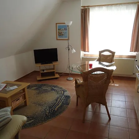Apartment Uns Wiek-hus Middelhagen