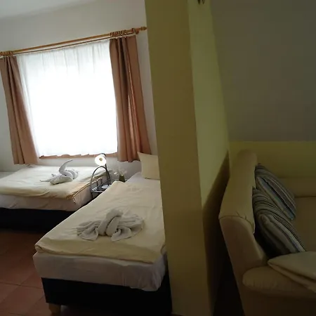 Uns Wiek-hus * מידלהאגן