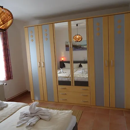 Uns Wiek-hus מידלהאגן